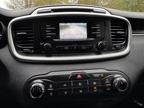 Used 2018 Kia Sorento L image 19