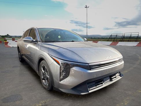 Certified 2025 Kia K4 FWD image 2
