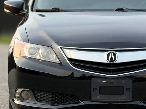 Used 2013 Acura ILX w/ Technology Package FWD image 9