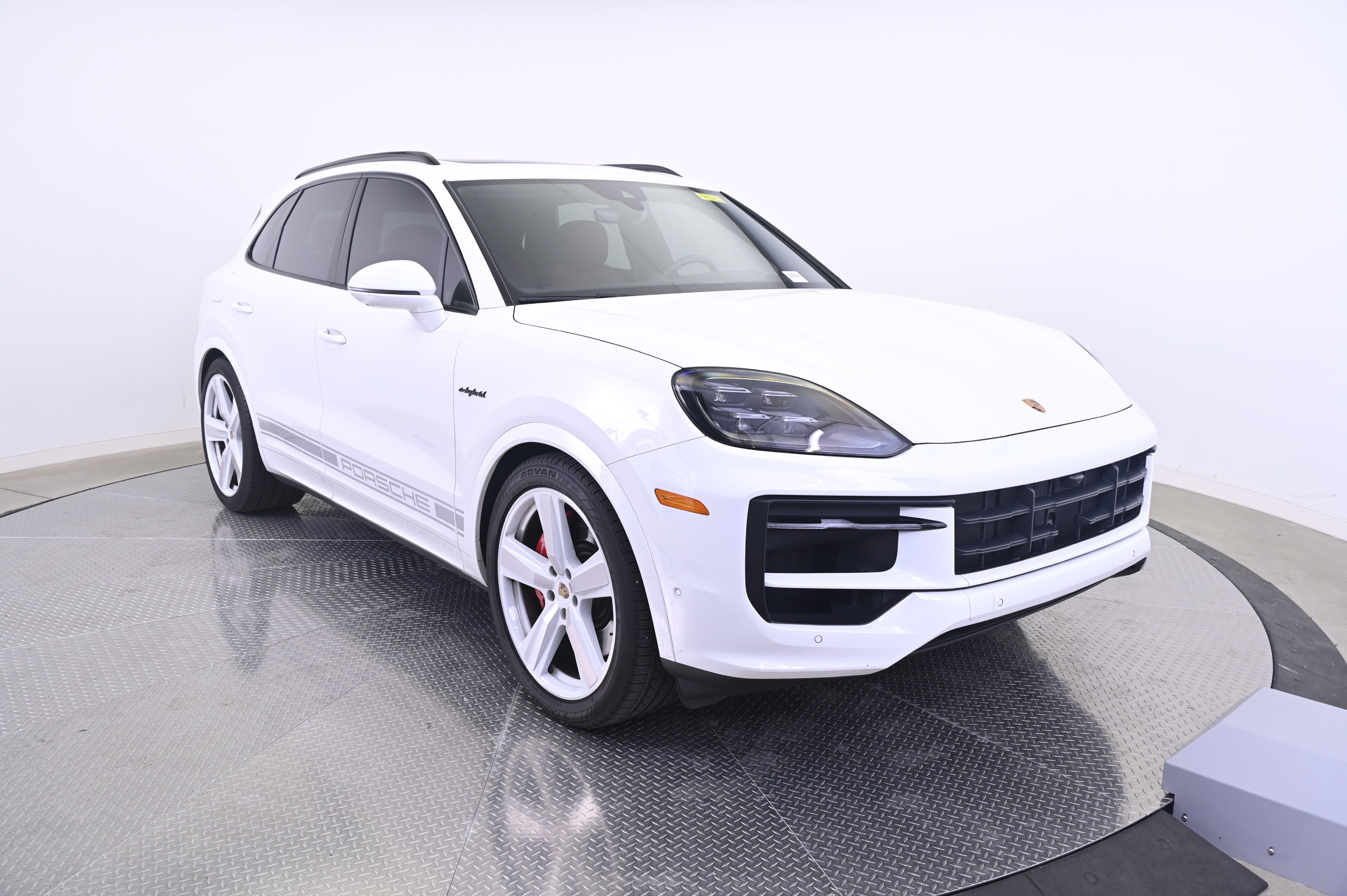 Certified 2025 Porsche Cayenne S AWD/4WD image 9