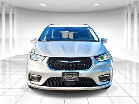 Used 2022 Chrysler Pacifica Touring-L AWD/4WD image 8