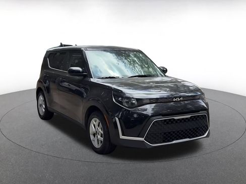 Used 2025 Kia Soul LX w/ LX Technology Package FWD image 3