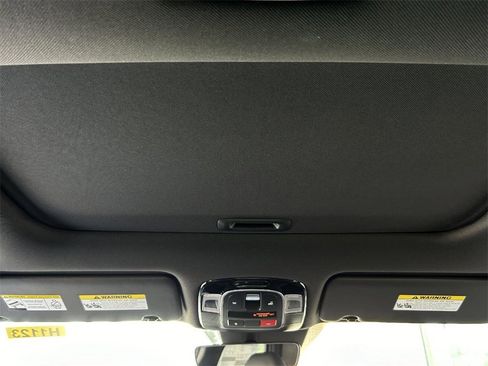 Used 2024 Hyundai Santa Cruz Limited image 3