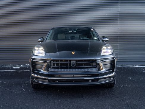 Certified 2025 Porsche Macan AWD/4WD image 25