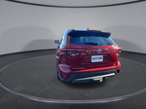 Used 2023 Toyota Highlander XLE image 12