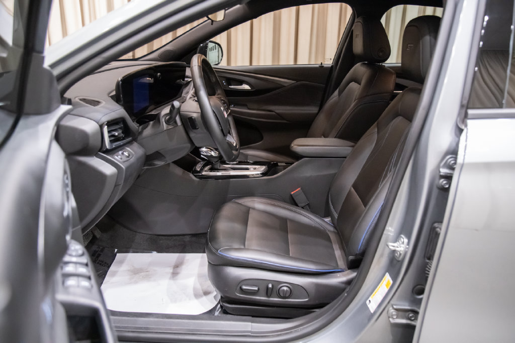 Used 2025 Buick Envista Sport Touring w/ Convenience I Package FWD image 10