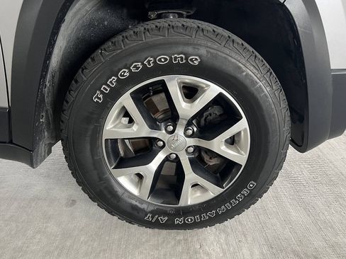Used 2016 Jeep Cherokee Trailhawk AWD/4WD image 25