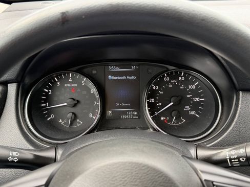 Used 2017 Nissan Rogue S FWD image 11