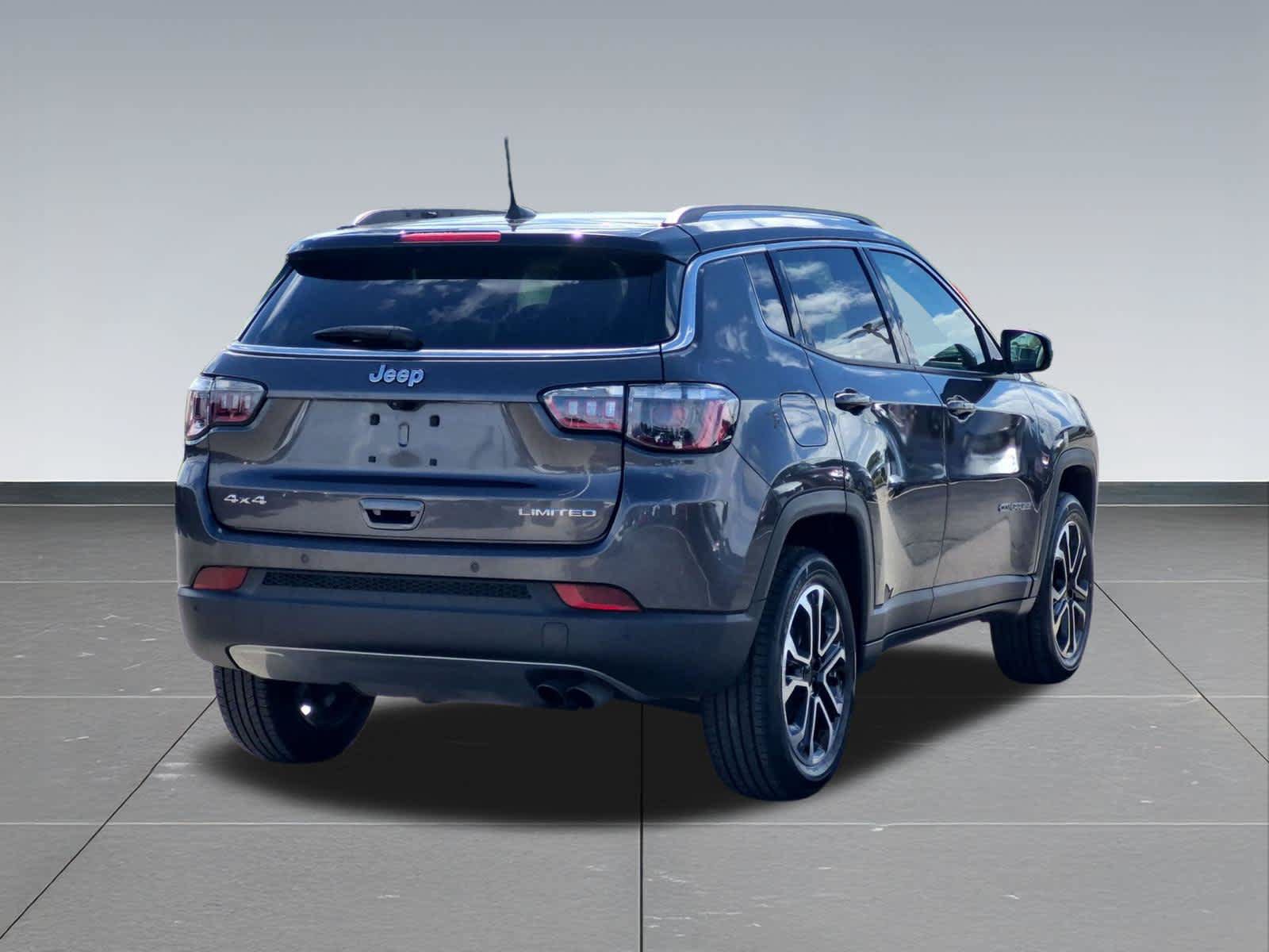 Used 2022 Jeep Compass Limited w/ Sun and Sound Group AWD/4WD image 6