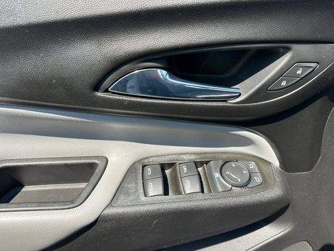 Used 2020 Chevrolet Equinox LS FWD image 12