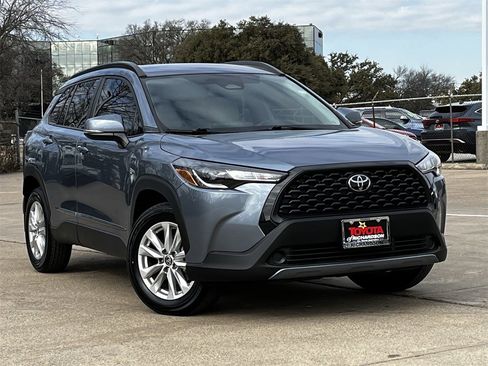 Used 2023 Toyota Corolla Cross LE image 2