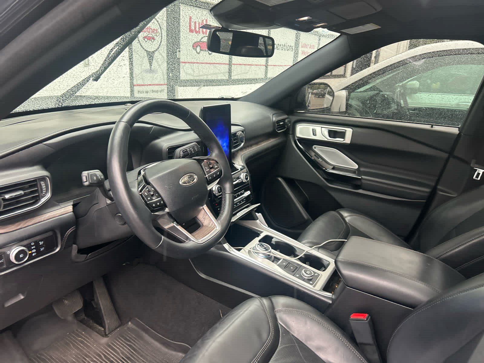 Used 2023 Ford Explorer Platinum w/ Technology Package AWD/4WD image 8