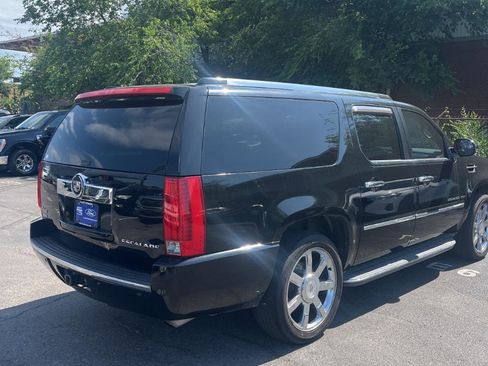 Used 2011 Cadillac Escalade ESV Luxury AWD/4WD image 5