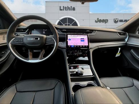 New 2025 Jeep Grand Cherokee L Limited w/ Luxury Tech Group II image 10