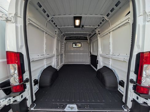 New 2026 RAM ProMaster 2500 w/ Premium Convenience Group FWD image 10