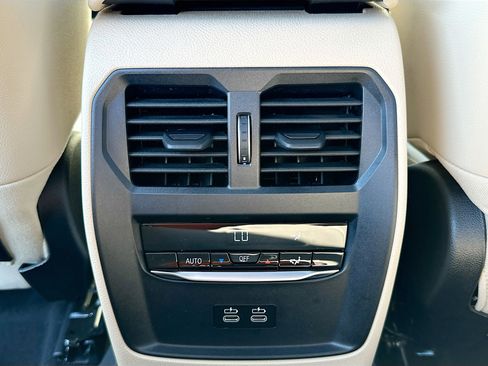 New 2025 BMW 330i Sedan w/ Convenience Package image 25