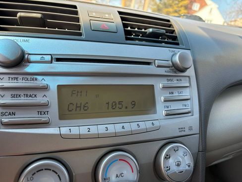 Used 2011 Toyota Camry LE image 33