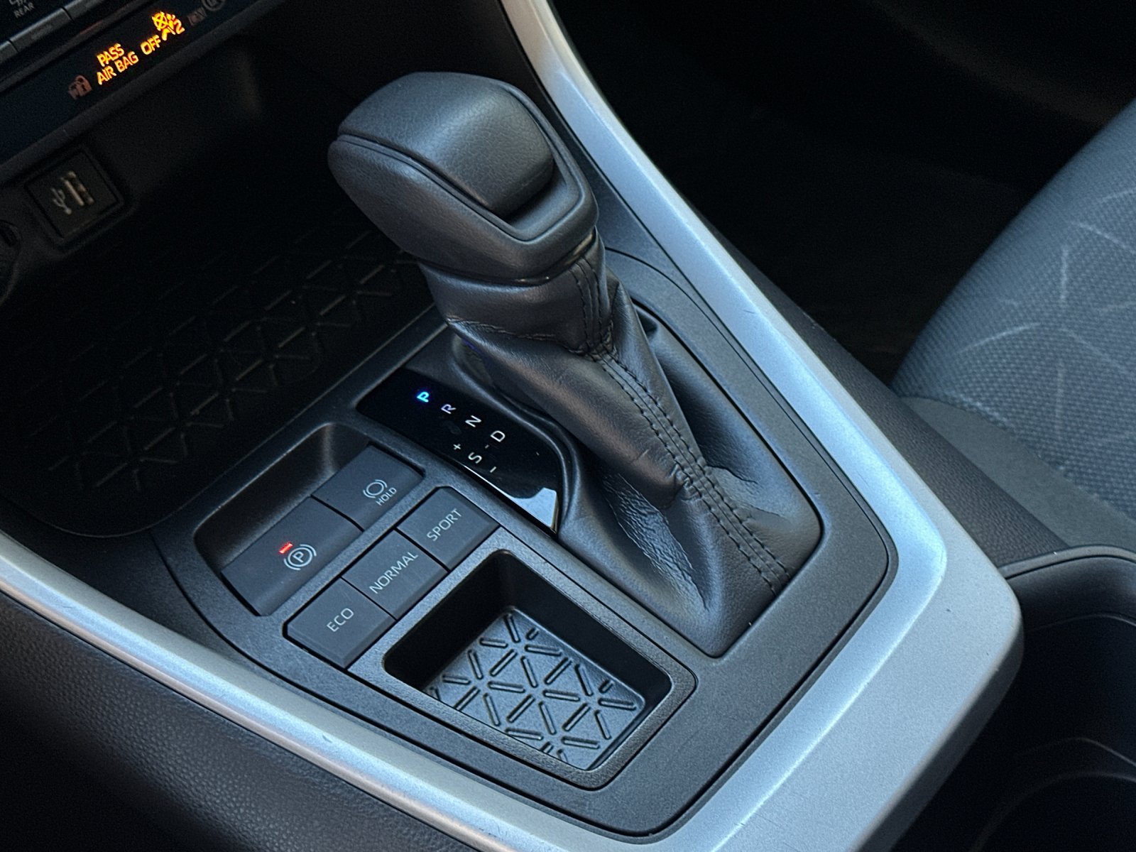 Used 2025 Toyota RAV4 XLE FWD image 19