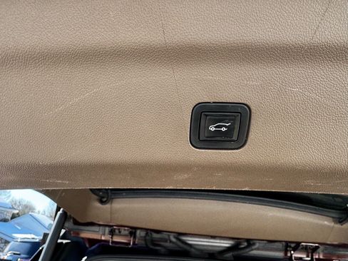 Used 2022 GMC Yukon XL Denali w/ Advanced Technology Package AWD/4WD image 29