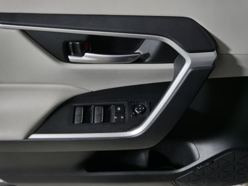 Used 2023 Toyota RAV4 XLE image 19