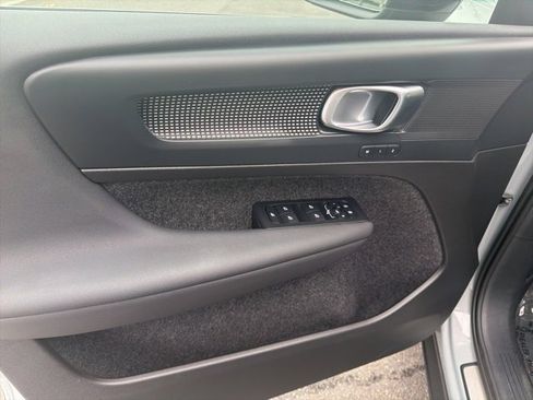 Certified 2025 Volvo XC40 B5 Plus image 14