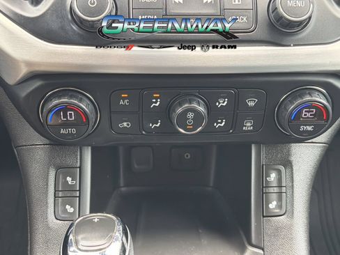 Used 2019 GMC Acadia SLT w/ LPO, Floor Liner Package FWD image 24