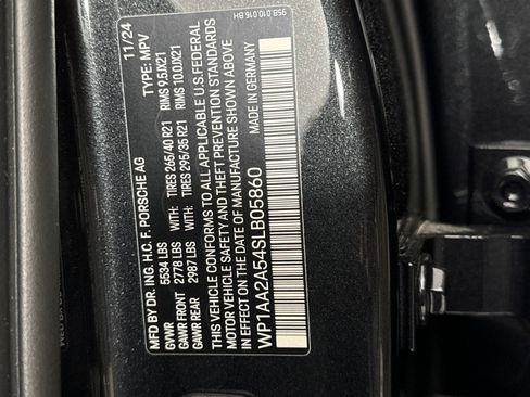 Certified 2025 Porsche Macan image 19