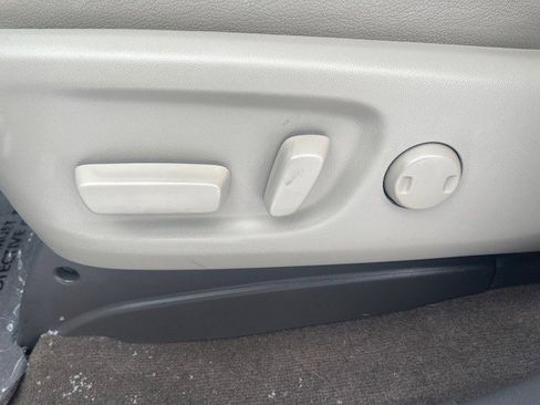 Used 2013 Toyota Sienna XLE image 25