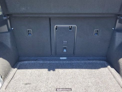 Used 2025 Volkswagen Taos SE image 21