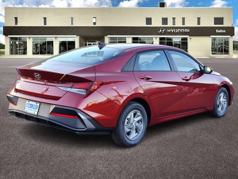 New 2026 Hyundai Elantra SE FWD image 3