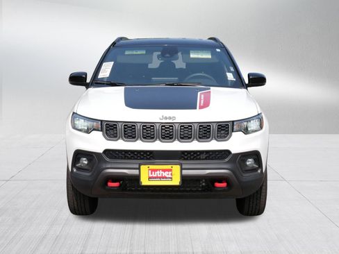 Used 2025 Jeep Compass Trailhawk AWD/4WD image 2