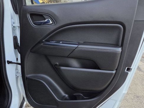 Used 2017 GMC Canyon SLE image 14