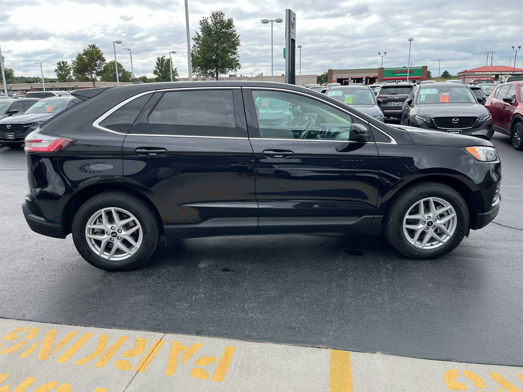 Used 2024 Ford Edge SEL AWD/4WD image 8