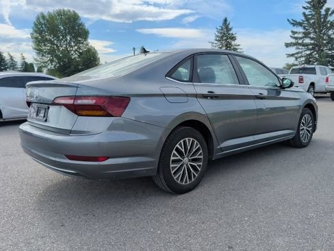 Used 2019 Volkswagen Jetta SE FWD image 3