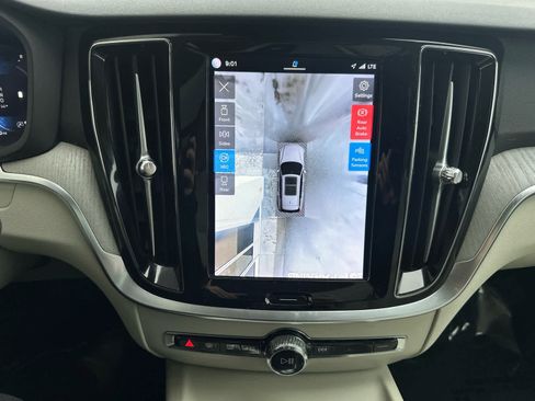 Used 2024 Volvo V60 B5 Cross Country Plus w/ Protection Package Premier image 18