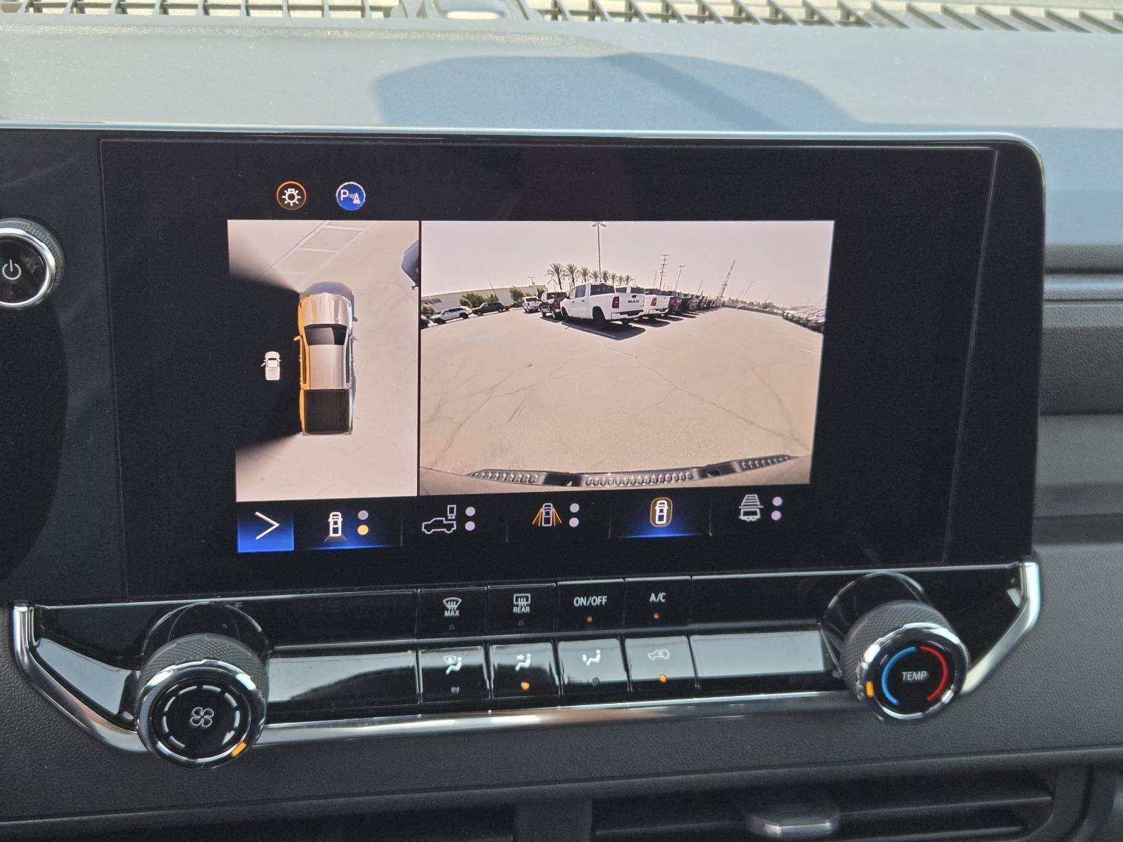 Used 2023 Chevrolet Colorado Trail Boss w/ Technology Package AWD/4WD image 9