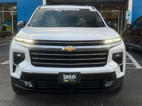 Used 2025 Chevrolet Traverse High Country FWD image 2