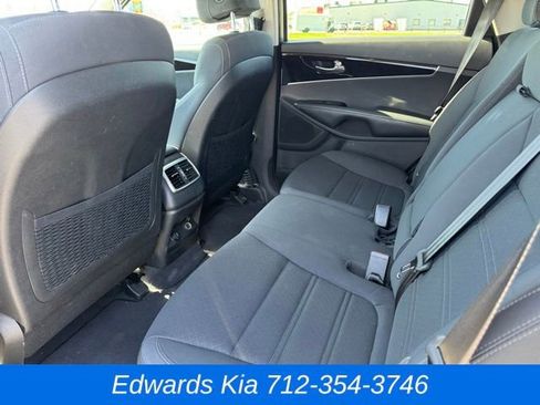 Used 2017 Kia Sorento LX w/ LX Convenience Package image 13