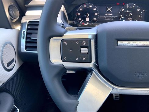Certified 2025 Land Rover Discovery Dynamic SE AWD/4WD image 23