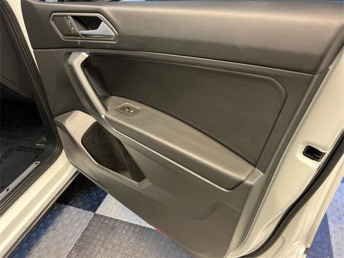 Certified 2020 Volkswagen Tiguan SE image 11
