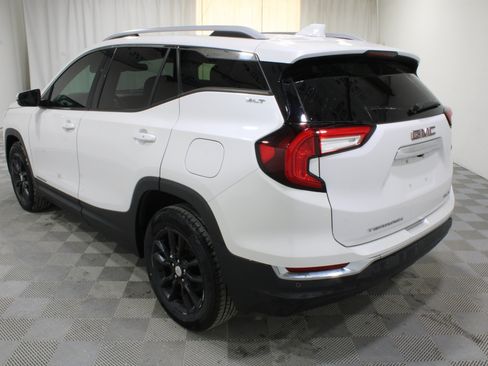 Used 2022 GMC Terrain SLT w/ Infotainment Package II AWD/4WD image 30