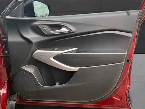 Used 2024 Chevrolet Trax RS w/ Sunroof Package image 15