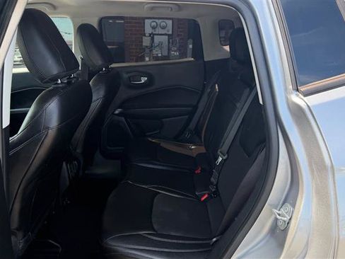 Used 2018 Jeep Compass Latitude w/ Popular Equipment Group AWD/4WD image 21