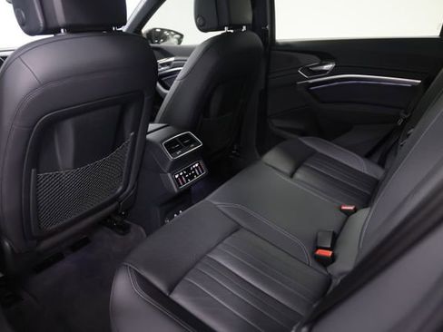 Used 2022 Audi e-tron Premium Plus w/ Premium Plus Package AWD/4WD image 24