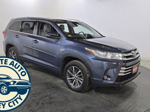 Used 2017 Toyota Highlander XLE image 12
