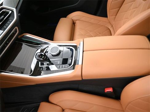 Used 2023 BMW X6 xDrive40i w/ M Sport Package image 9