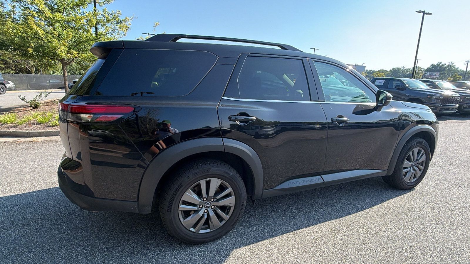 Used 2024 Nissan Pathfinder SV AWD/4WD image 8
