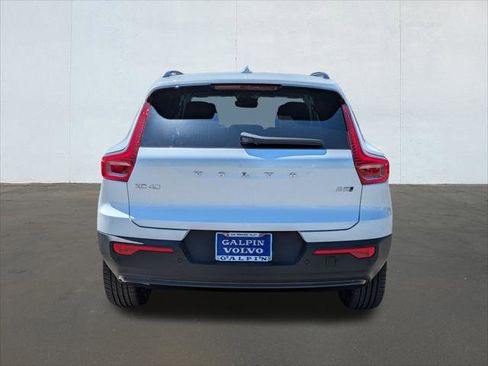 New 2026 Volvo XC40 B5 Plus w/ Climate Package image 5