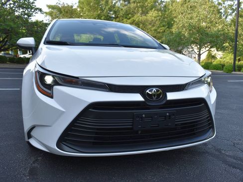 Used 2025 Toyota Corolla LE FWD image 39