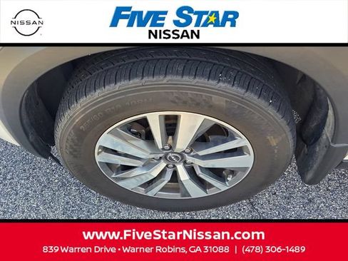 Used 2024 Nissan Pathfinder SL FWD image 18